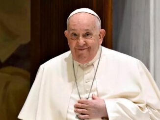 Papa Francisco morre após complicações respiratórias e deixa legado de fé, diálogo e compaixão