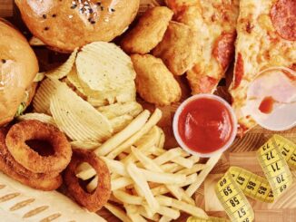 Ultraprocessados e Parkinson Estudo relaciona consumo de alimentos ultraprocessados ao aumento do risco de desenvolver Parkinson, destacando os perigos desses produtos para a saúde neurológica.