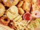 Ultraprocessados e Parkinson Estudo relaciona consumo de alimentos ultraprocessados ao aumento do risco de desenvolver Parkinson, destacando os perigos desses produtos para a saúde neurológica.